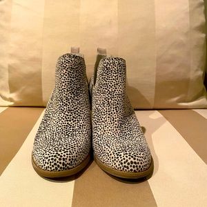 Tom’s Kellie Wedge Bootie. Size: 8